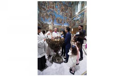 Siéntanse libres de amamantar aquí, dice Papa a madres en Capilla Sixtina