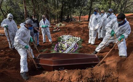Por Covid-19, hacen entierros masivos en cementerio de Brasil; son al menos 60 por día