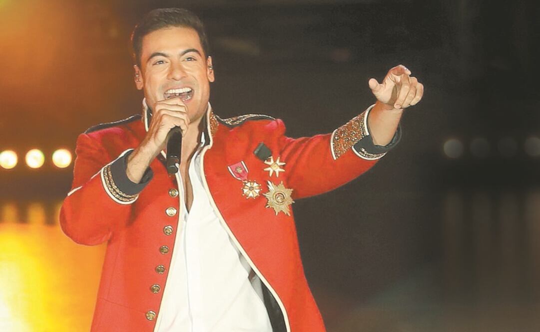 El cantante recibió un Disco de Platino. Foto: GERMÁN ESPINOZA. EL UNIVERSAL