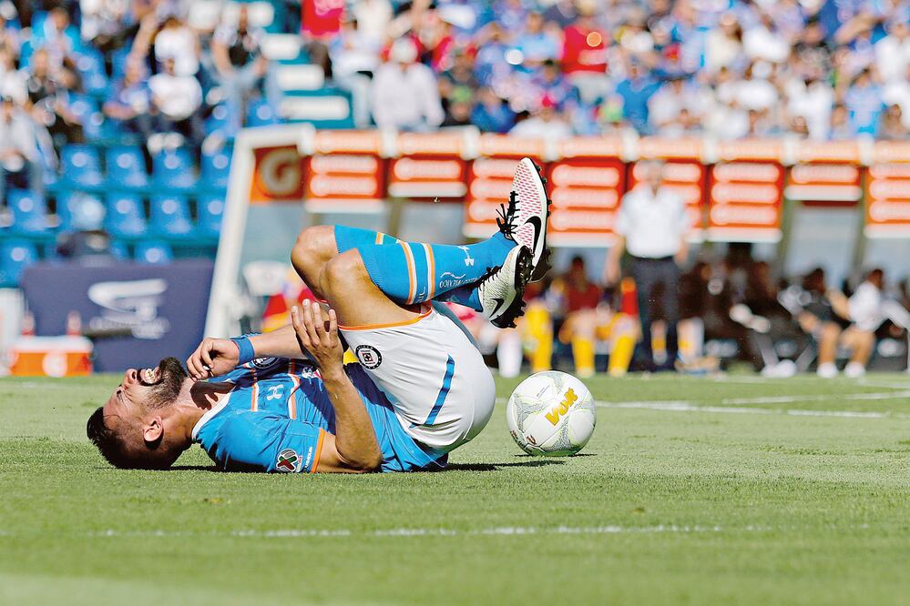 La decepción de los jugadores fue evidente; le fallaron a su afición, que al término del encuentro abucheó al equipo y pidió la salida de Tomás Boy (ALEJANDRA SUÁREZ. IMAGO7)