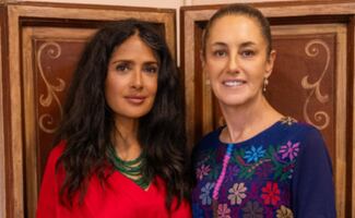 Sheinbaum y Salma Hayek se conocen en Veracruz; Presidenta presume foto al lado de la actriz