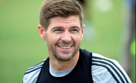Gerrard entrenará con Liverpool; descarta cesión