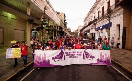 “¡Basta ya!”: marchan miles de mujeres en el mundo piden poner fin a la violencia de género