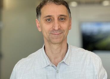 Por qué el futuro no existe, según Dean Buonomano, autor de "Tu cerebro es una máquina del tiempo"