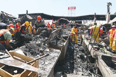 Tras incendio, reabren dos naves del Mercado Hidalgo