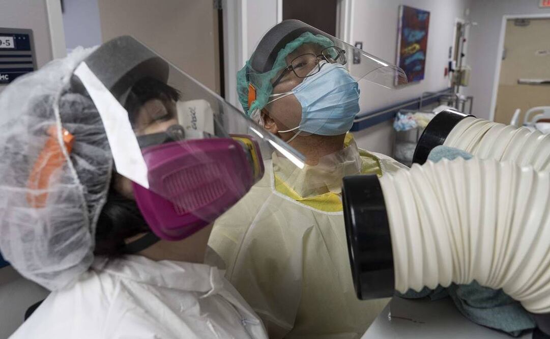 Médicos con equipo de protección personal ante el Covid-19 en Texas (Foto: AFP)