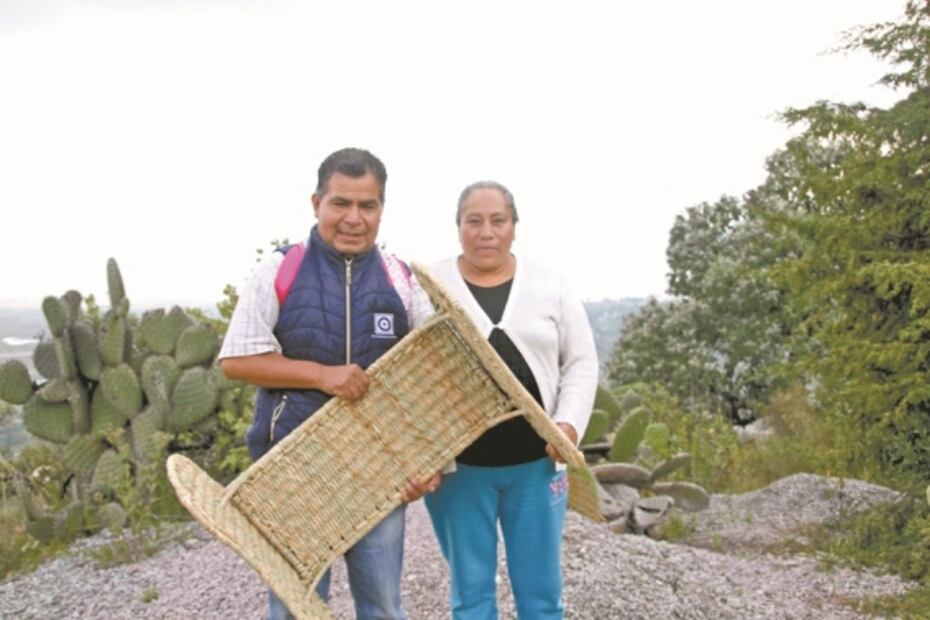 Orgullo mexicano. Crean cuna artesanal con técnica otomí