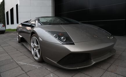 Llegan a Los Pinos autos de súper lujo a subasta: un Lamborghini, un Corvette...