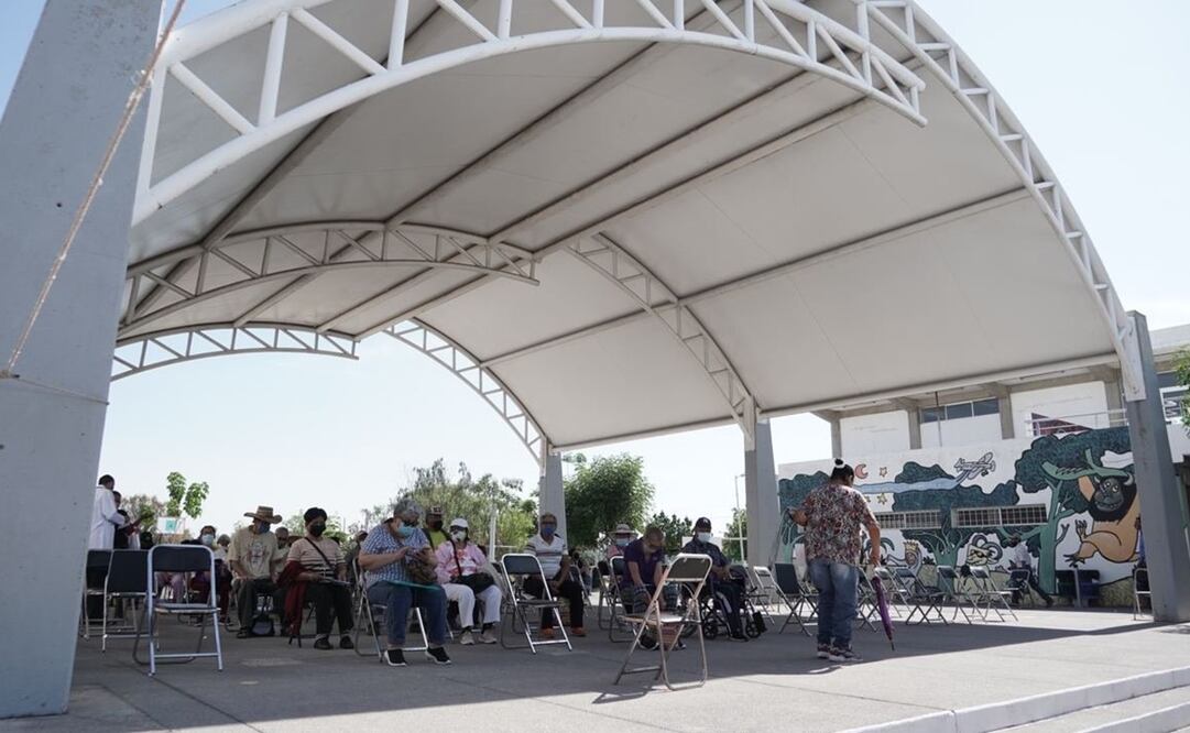 Este martes inició la vacunación en los municipios de Tlajomulco y El Salto. Foto: Twitter @saludjalisco