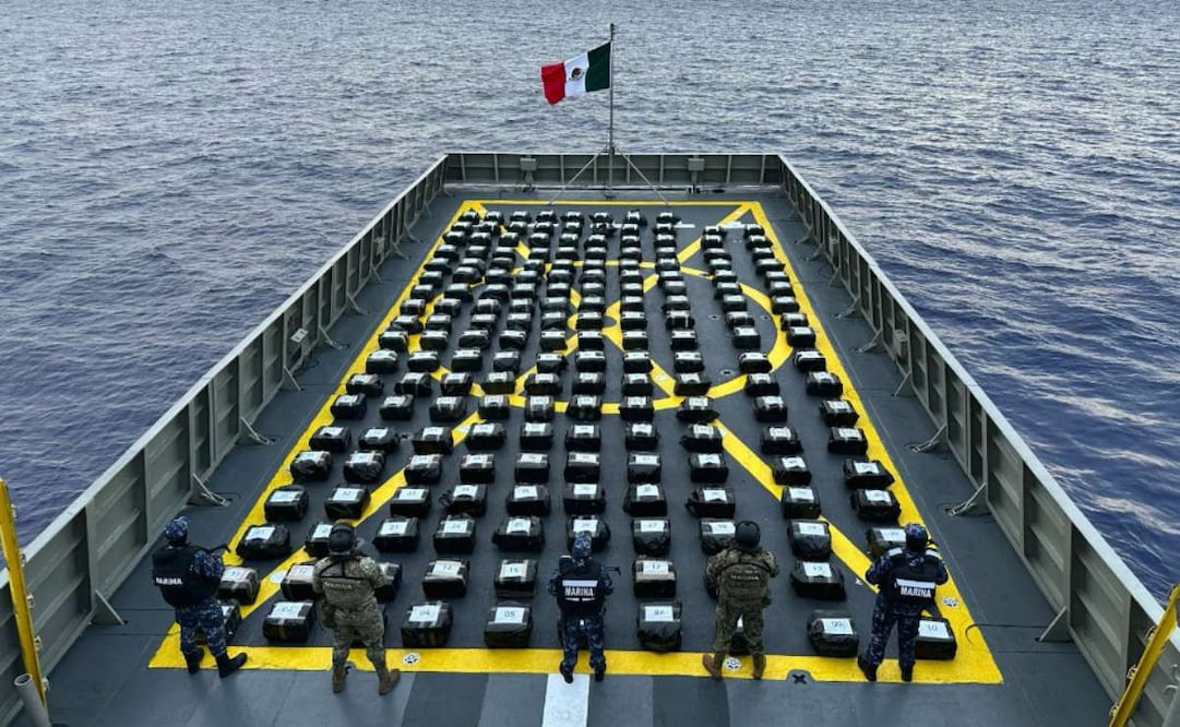 Semar en coordinación con la Guardia Costera de Estados Unidos asegura 188 bultos con toneladas de cocaína. Foto: Especial