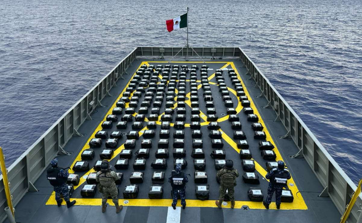 Semar en coordinación con la Guardia Costera de Estados Unidos asegura 188 bultos con toneladas de cocaína. Foto: Especial