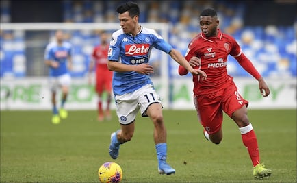 'Chucky' Lozano provoca penalti en la victoria del Napoli en la Copa de Italia