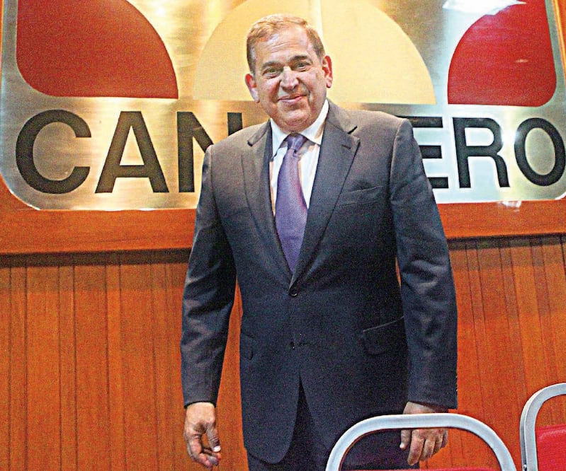 Alonso Ancira niega que haya pactado la venta de la empresa en la campaña de Peña Nieto. Foto: ARCHIVO EL UNIVERSAL