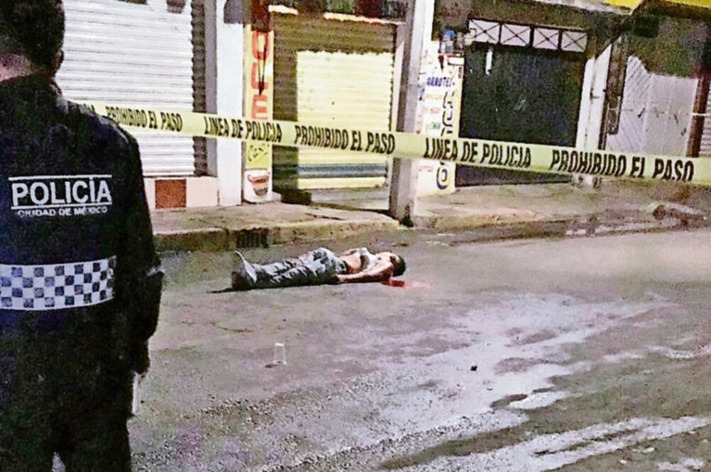 Los elementos de seguridad hallaron el cuerpo del hombre con por lo menos tres impactos, dos en el pecho y el llamado tiro de gracia (ESPECIAL)