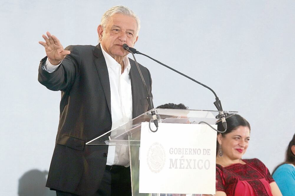 Andrés Manuel López Obrador realizó una gira por Tlaxcala sin mayor seguridad, como comúnmente lo hace, y presentó los Programas del Bienestar. (OMAR CONTRERAS. EL UNIVERSAL)