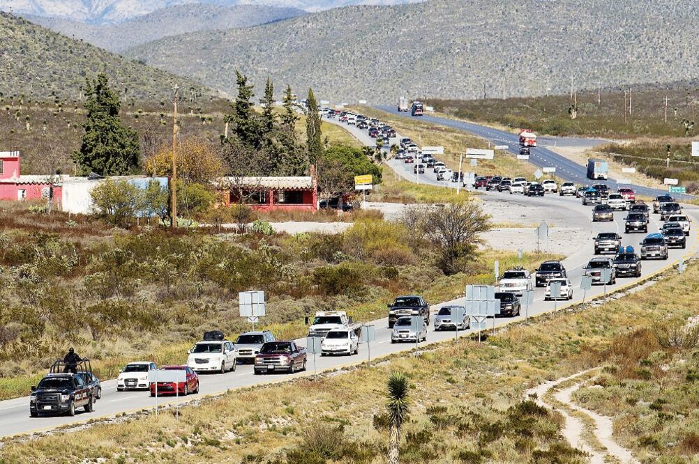 En la entidad circulan cerca de un millón 800 mil vehículos, la mayoría son de Monterrey y la zona conurbada (ARCHIVO EL UNIVERSAL)