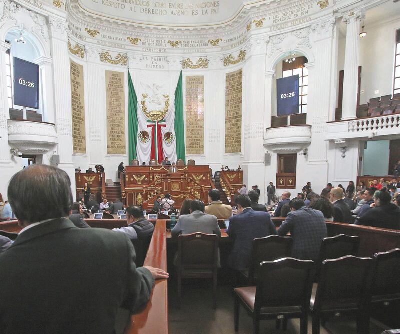 Cada uno de los 66 diputados que integran el Congreso local reciben recursos por dieta mensual, aguinaldo, para módulos de atención ciudadana, para días festivos, para la gestión, tareas legislativas y para contratar personal. Archivo EL UNIVERSAL