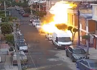 VIDEO: Fuerte explosión en vivienda de Nezahualcóyotl deja cuatro personas heridas
