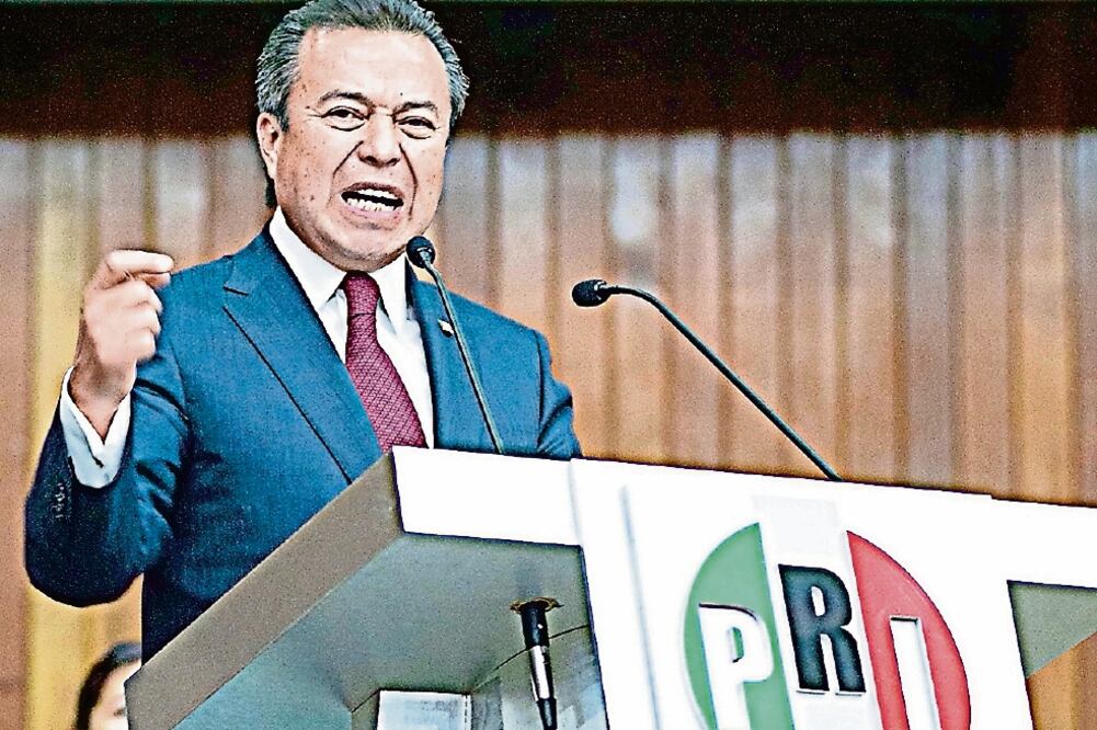 Postura tricolor. César Camacho, coordinador del PRI en la Cámara de Diputados, dijo que el Sistema de Justicia Penal no es responsable del aumento en los niveles de criminalidad  (ARCHIVO. EL UNIVERSAL)