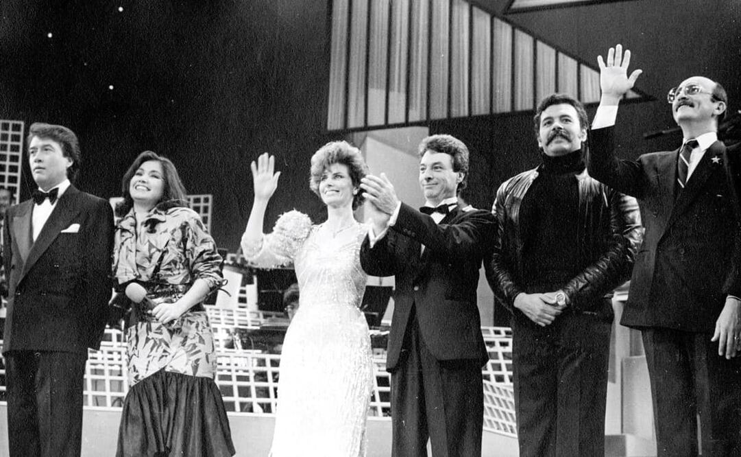 Napoleón, Ana Gabriel, Prisma, César Costa, Alberto Ángel “El Cuervo” y Sergio Esquivel durante la final de 1988. El Festival OTI ayudó a catapultar o fortalecer a decenas de artistas mexicanos. Foto: Archivo EL UNIVERSAL.