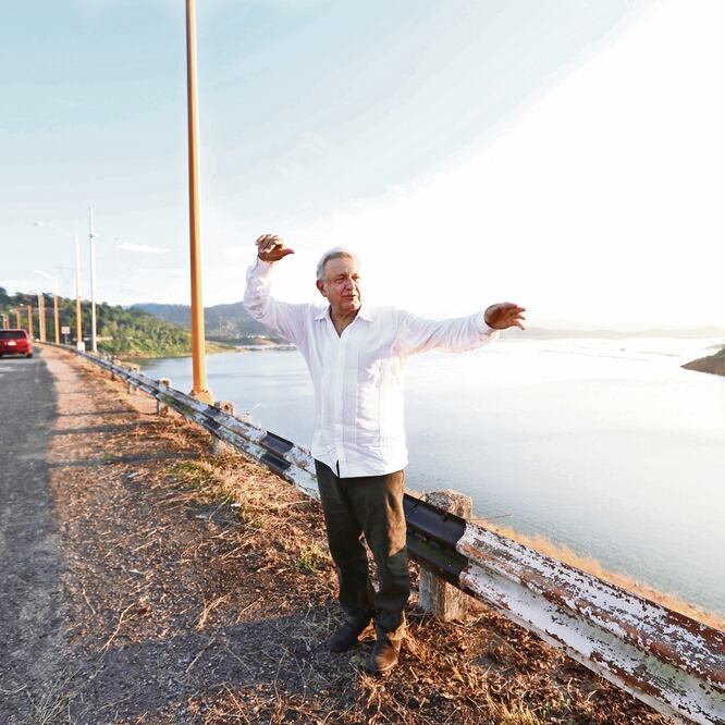 El presidente Andrés Manuel López Obrador acudió a la Presa de Malpaso, en Chiapas, para presentar su programa nacional de electricidad. VALENTE ROSAS. EL UNIVERSAL