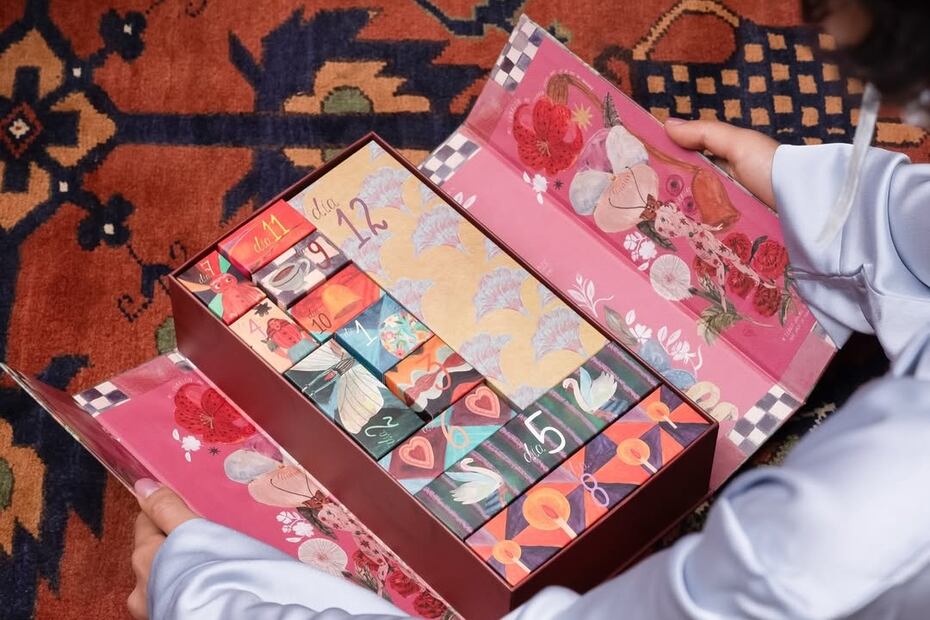 Yuya presenta su calendario de adviento con una selección especial de maquillaje y cuidado personal. Foto: @bailandojuntos