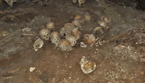Descubren en cuevas 150 cráneos de víctimas de sacrificios humanos: INAH