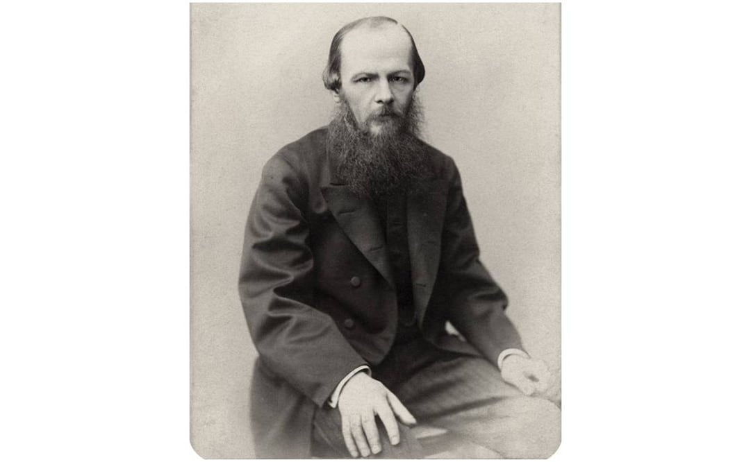 A mediados de la década 1930 hubo fuertes ataques por parte del Estado soviético contra cualquier iniciativa por promover la obra de Dostoievski. 