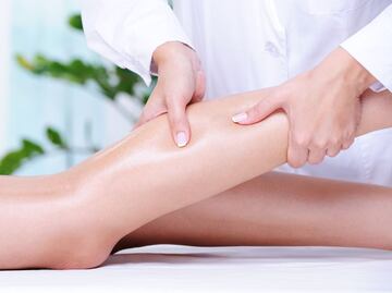 Así debes aplicar el aceite de oliva para combatir las varices