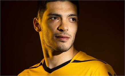 Raúl Jiménez anotó gol y minutos después salió lesionado