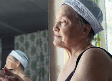 ¿Cuánta altura pierden hombres y mujeres durante el envejecimiento? Harvard lo explica