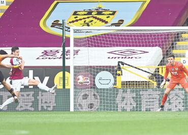 Gol de Raúl Jiménez, nominado como el mejor en la Premier League