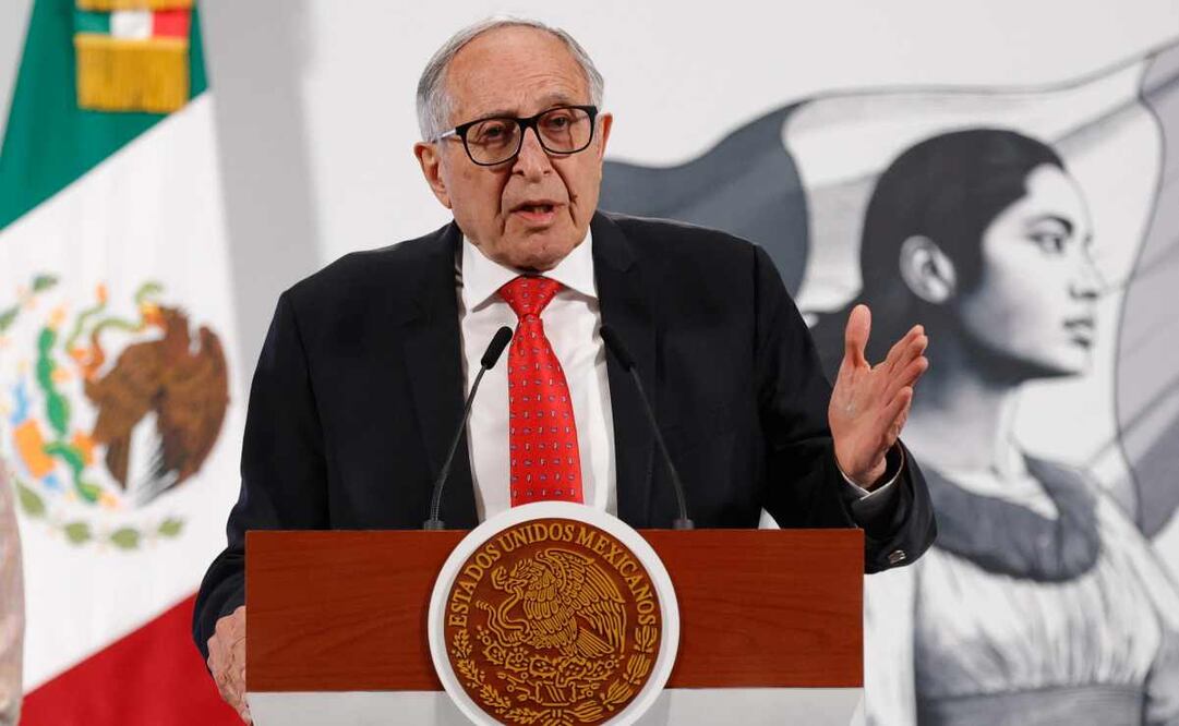 El secretario de Salud, David Kershenobich Stalnikowitz, durante la mañanera del 29 de julio en Palacio Nacional. Foto: Diego Simón / EL UNIVERSAL.