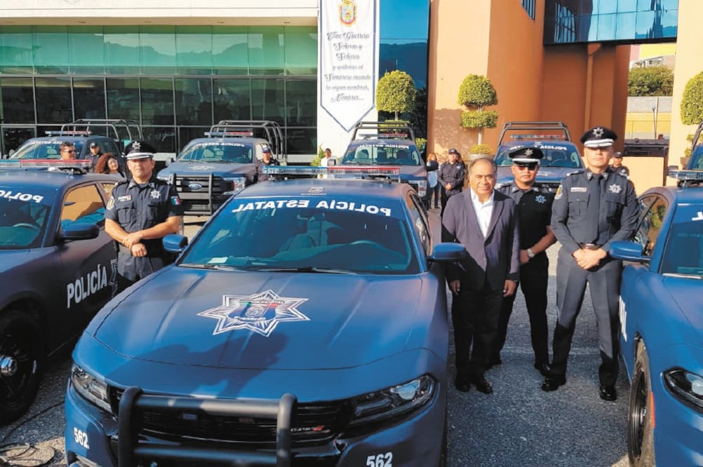 El mandatario local entregó nuevo y moderno equipo a la Policía Estatal, “para hacer frente a las necesidades en lo relacionado con la seguridad”.
