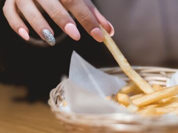 ¿Por qué no puedes dejar de comer papas fritas una vez que empiezas?