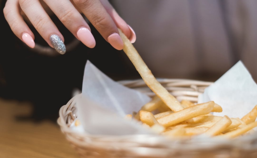 Es muy raro que una persona logre comer solo unas cuantas papas fritas. Imagen: Unsplash
