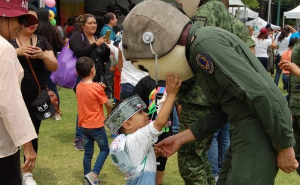 Semar y Sedena celebran Día del Niño con actividades en Los Pinos