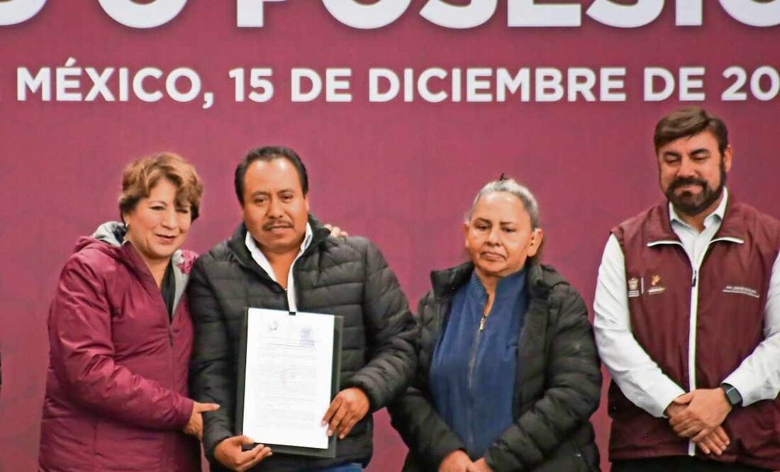 Delfina Gómez entregó 2 mil 500 títulos de propiedad a habitantes de 103 municipios de Edomex. Foto: Luis Camacho / EL UNIVERSAL