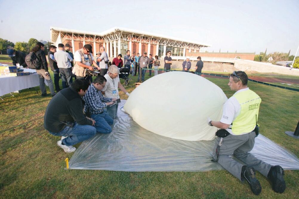 El globo sonda fue lanzado a la estratófera en el Parque Ecológico Explora de Léon, Guanajuato (ESPECIAL)