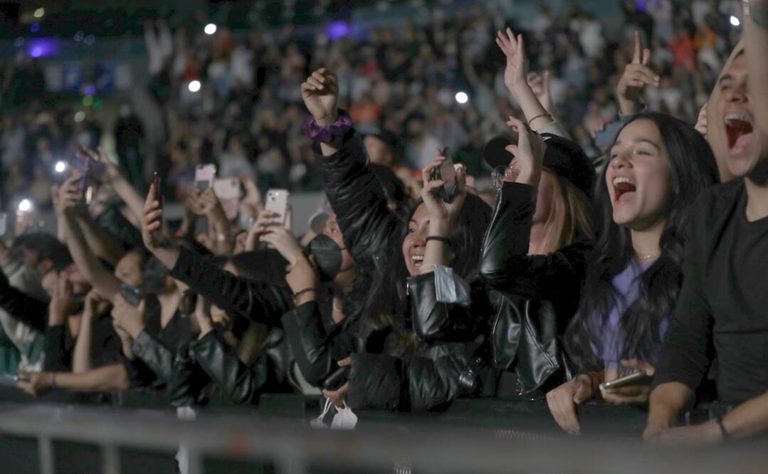 En espacios cerrados, la UNAM pide mantener el uso de cubrebocas para prevenir contagios de Covid-19. Foto: EFE
