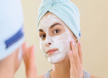 Mascarilla de miel y leche para hidratar el rostro