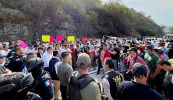Reabren la Autopista del Sol tras siete horas de bloqueo; continúa carga vehicular en ambos sentidos