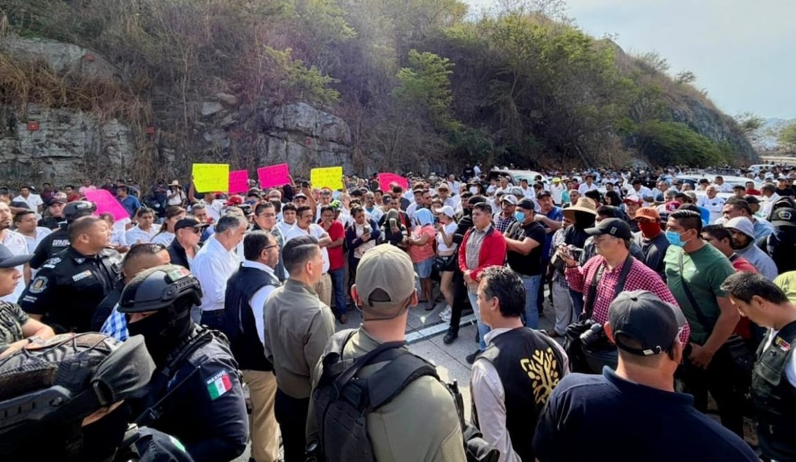 Tras casi siente horas, liberan la Autopista del Sol en Guerrero. Foto: Arturo de Dios Palma