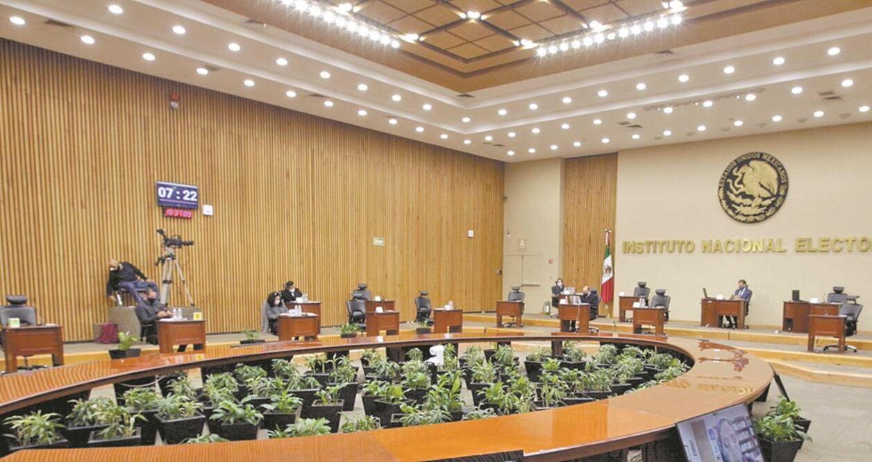 El INE resolvió la queja del PRD para que se llamara al Ejecutivo a no opinar en torno al proceso electoral 2021. Foto: ARCHIVO EL UNIVERSAL