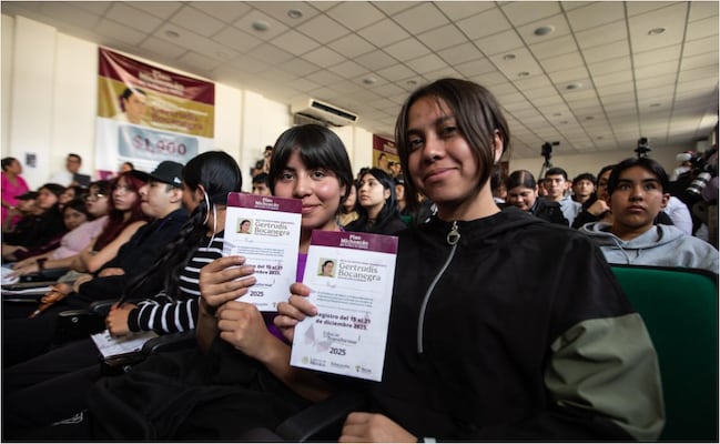 Estudiantes gastan 35% de sus becas en educación; usan 16% para alimentos