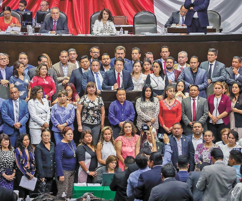 Los 258 diputados de Morena recibieron el tríptico para unirse a la asociación de legisladores de la Cuarta Transformación. Foto/ARCHIVO EL UNIVERSAL