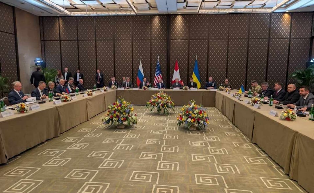 Las delegaciones de Rusia, Ucrania y EU comenzaron este martes en la ciudad suiza de Ginebra una tercera ronda de sus contactos trilaterales para buscar un acuerdo de paz, según informó en su cuenta de Telegram el negociador ucraniano Rustem Umérov. Foto: EFE