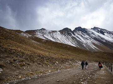 Procederán legalmente contra dueños de vehículos que ingresaron al Nevado de Toluca; Conanp reitera que no hay permisos
