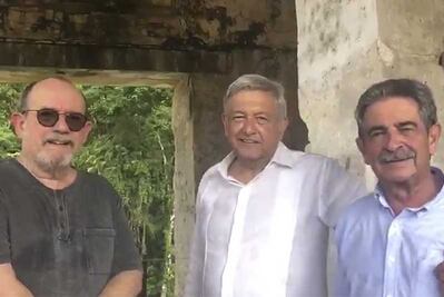 AMLO se carga de energía en Palenque con Silvio Rodríguez