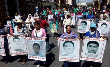 Padres de los 43 normalistas protestan en Guerrero